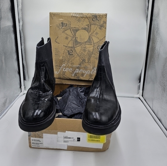 Free People Chelsea Boots Croc Embossed Leather Black Sz 39.5 (8.5) - Picture 5 of 12